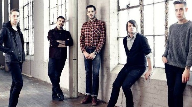 Silverstein libera regravação do single “Smashed Into Pieces”